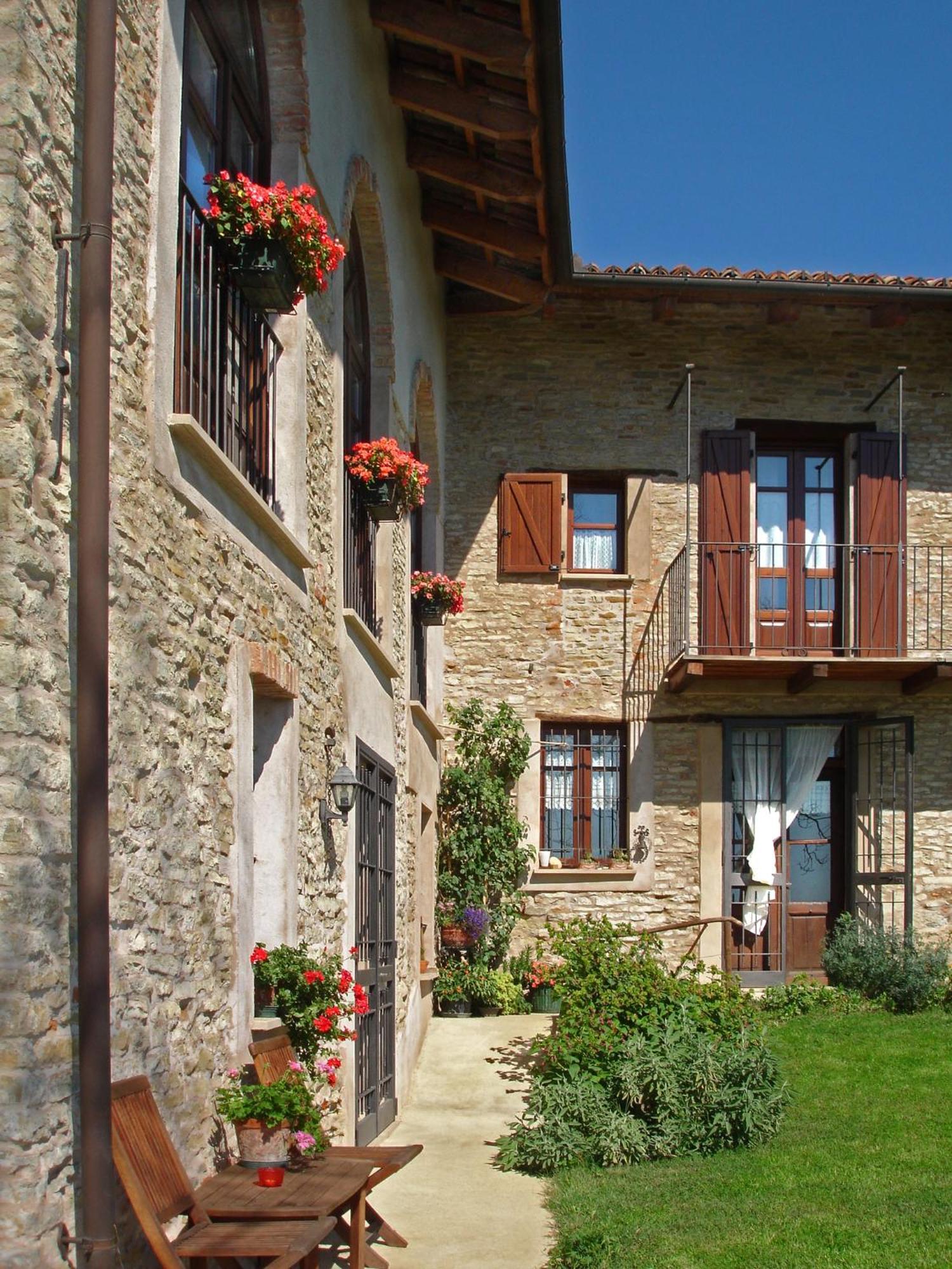 Casa Branzele Trezzo Tinella Exterior foto