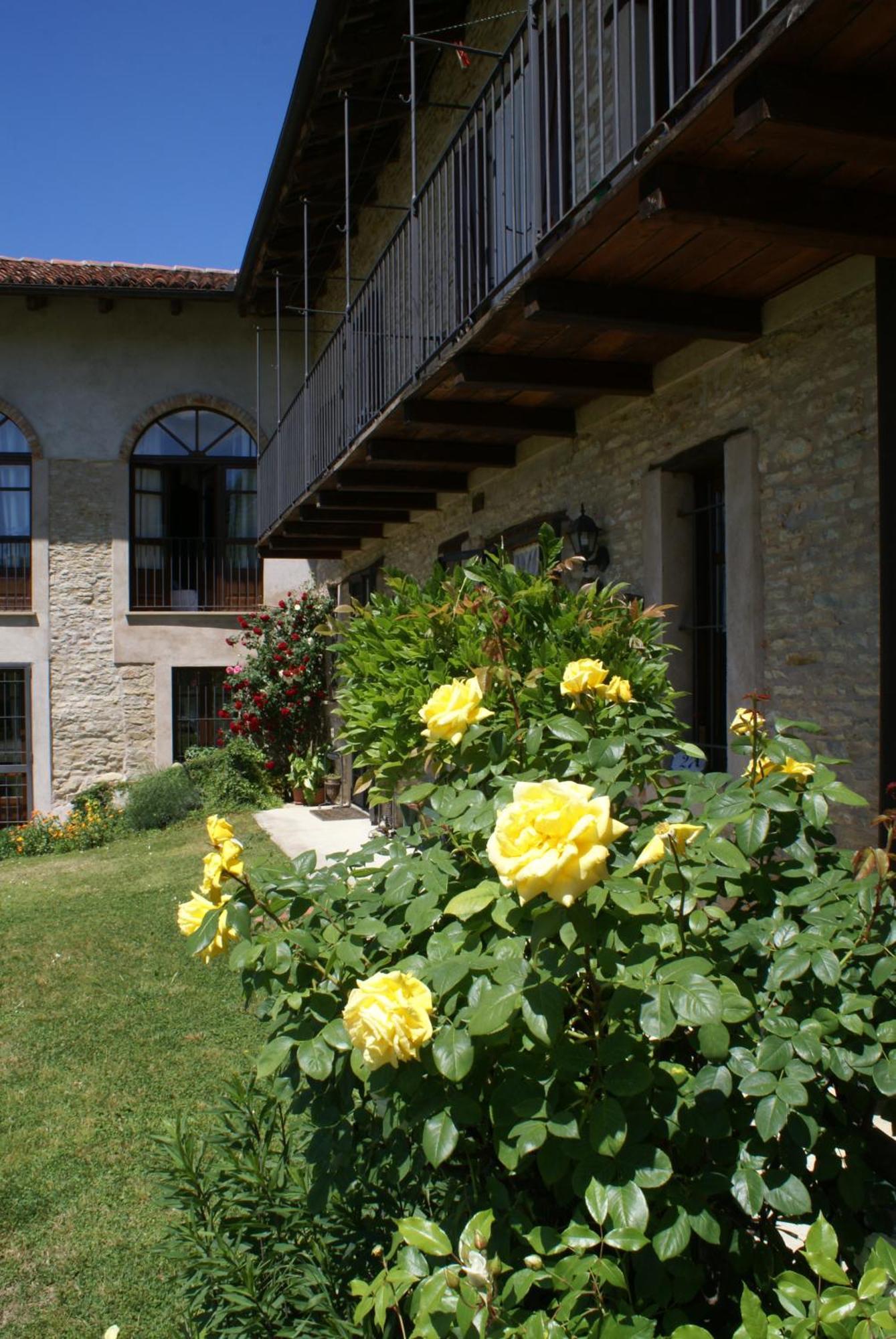 Casa Branzele Trezzo Tinella Exterior foto